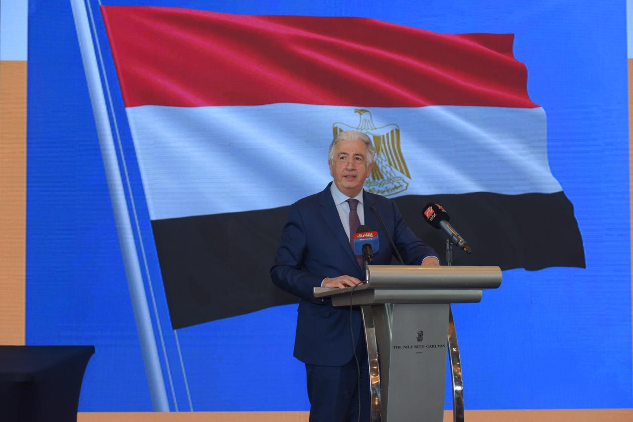 السعيد ومحافظ مصر يشهدان توقيع برنامج العمل السنوي