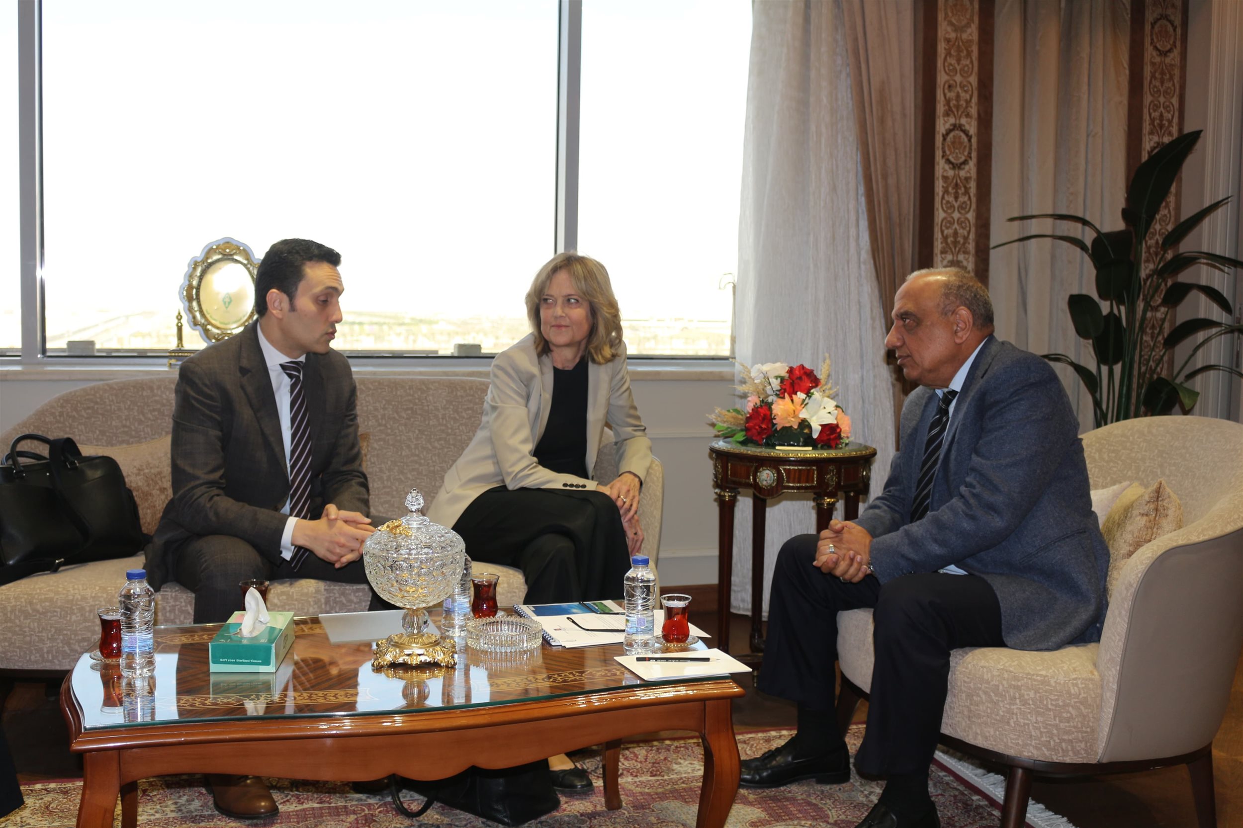 وزير قطاع الأعمال العام يستقبل سفيرة النرويج بالقاهرة