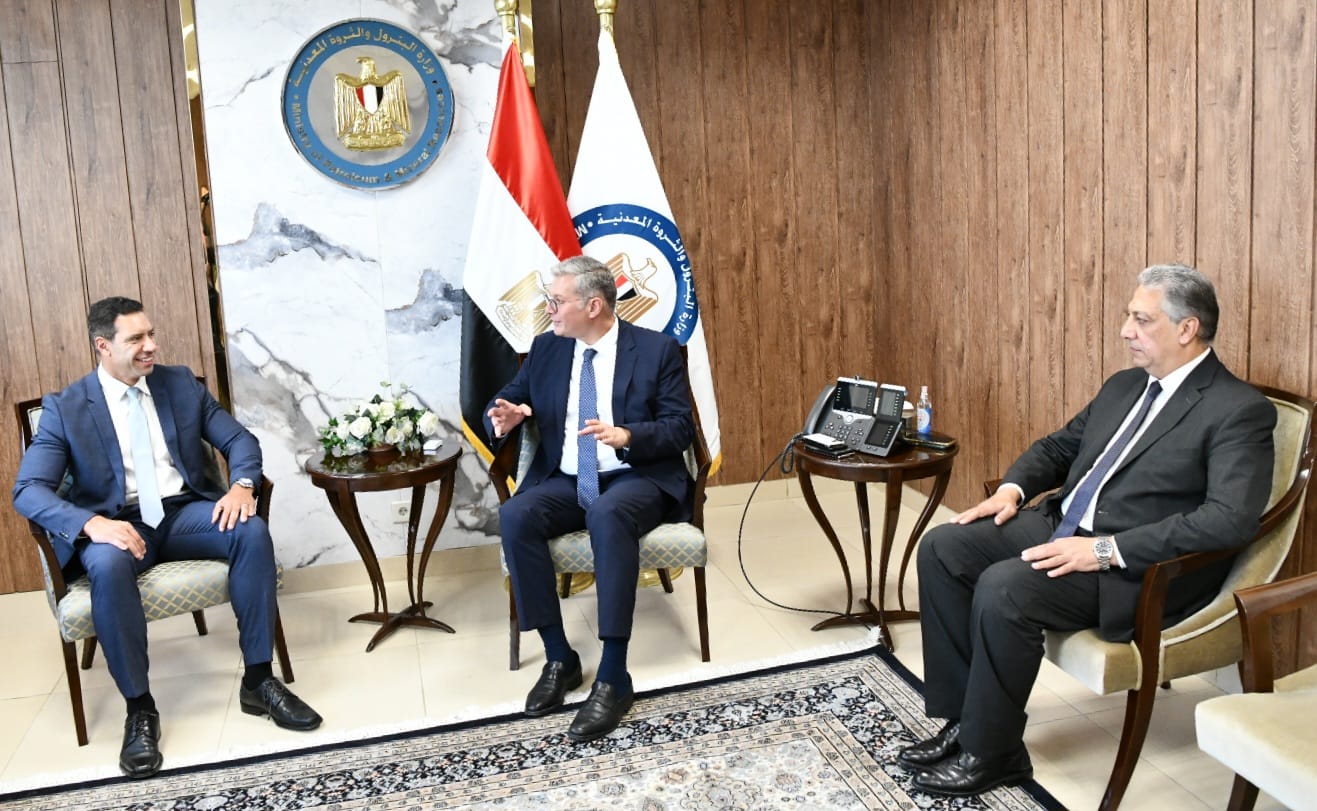 وزير البترول يستقبل نائب الرئيس التنفيذى لشركة فنترسال ديا الألمانية