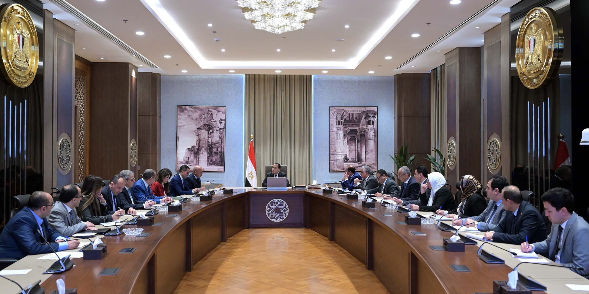 رئيس الوزراء يتابع جهود الحد من عمليات التهريب وإغراق الأسواق المصرية