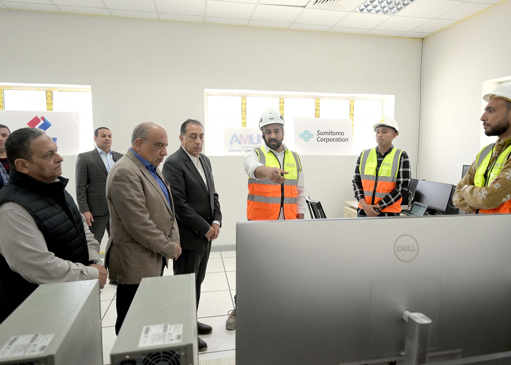 مدبولي يتفقد محطة أمونت لطاقة الرياح برأس غارب