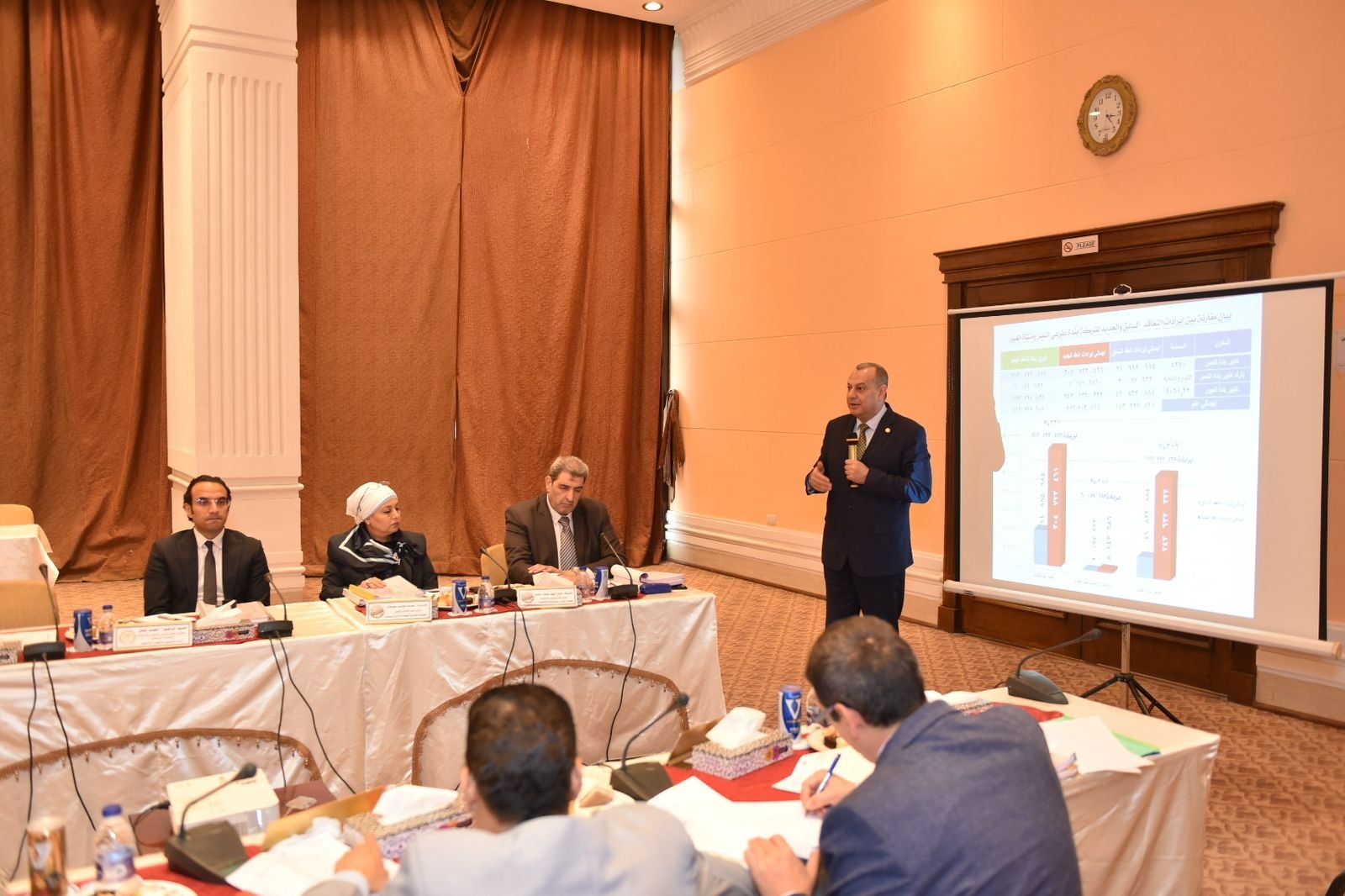 وزير التموين يترأس اجتماع اللجنة العامة للمساعدات الأجنبية