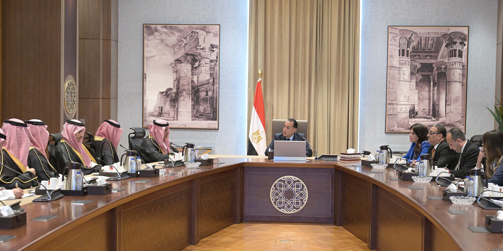 رئيس الوزراء يستقبل الأمين العام السعودي
