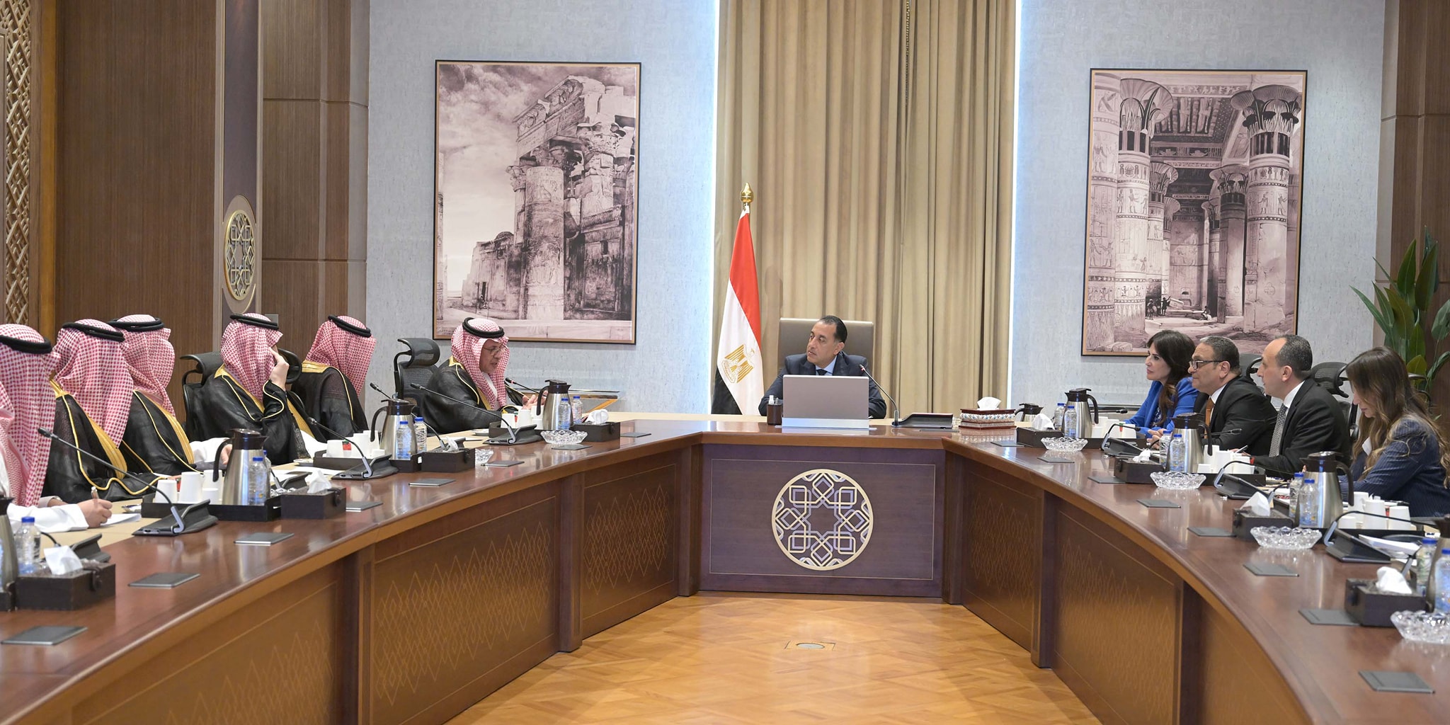 رئيس الوزراء يستقبل الأمين العام السعودي