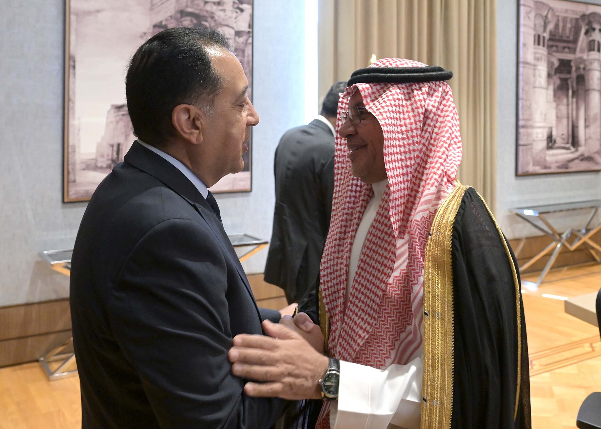 رئيس الوزراء يستقبل الأمين العام السعودي