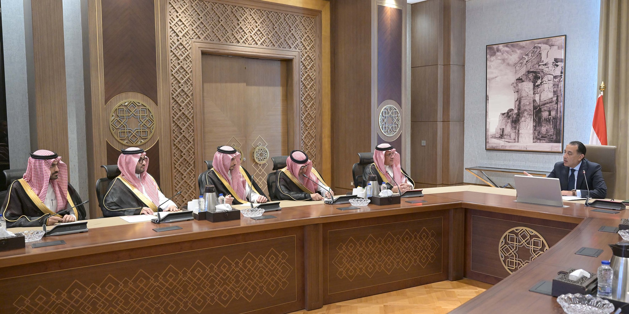 رئيس الوزراء يستقبل الأمين العام السعودي