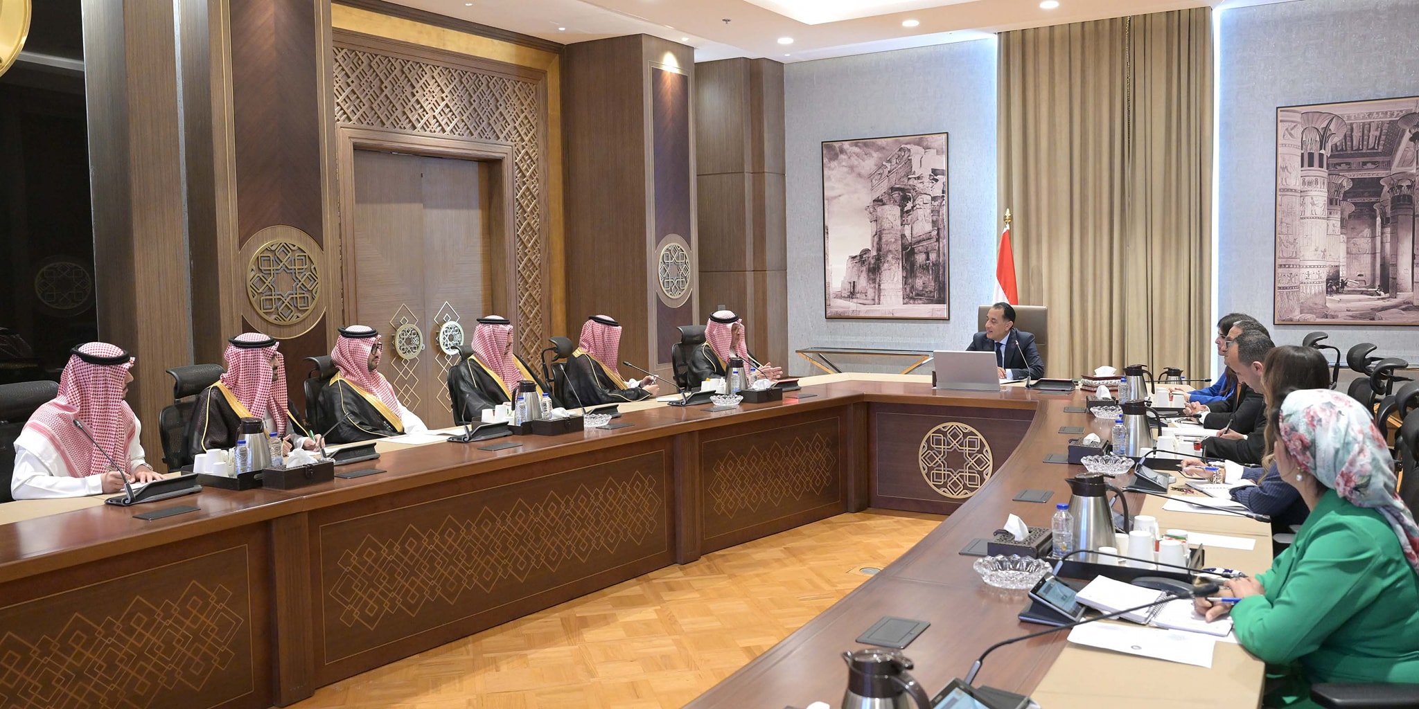 رئيس الوزراء يستقبل الأمين العام السعودي